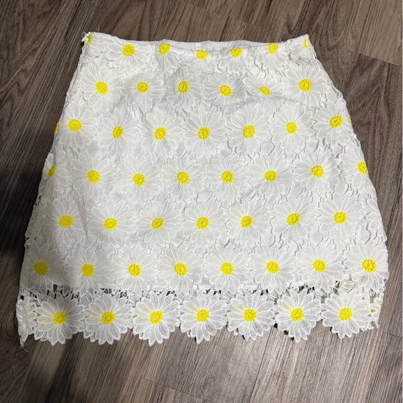 SHEIN White and Yellow Lace Daisy Skirt - Picture 1 of 4